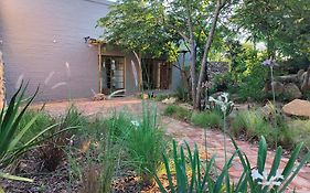 Eloff Guest House And Gallery
